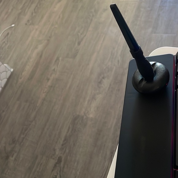 HUION Kamvas 22 Plus QLED Drawing Tablet with Full-Laminated Screen - Picture 3 of 3